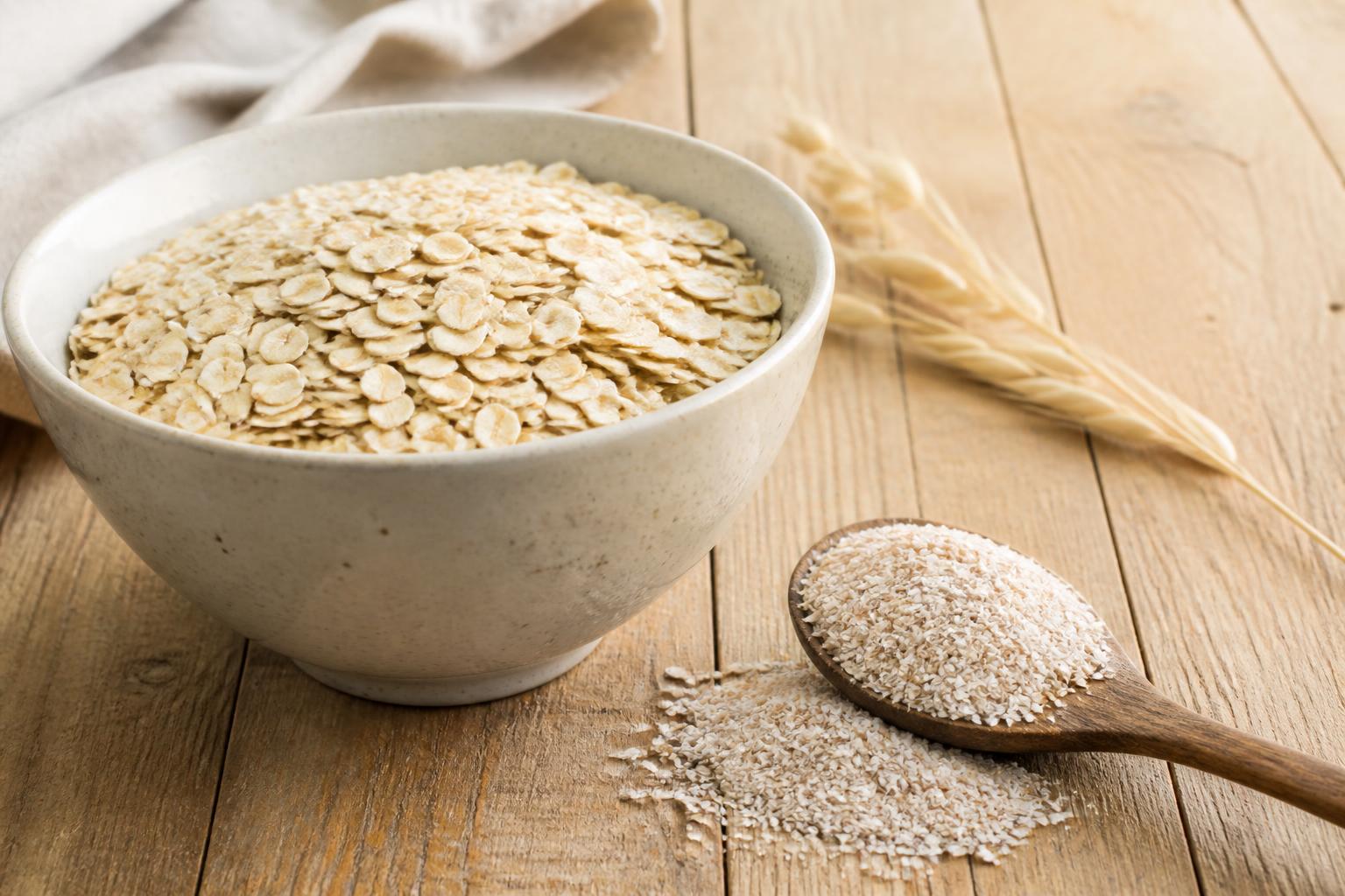 découvrez les différences entre son d'avoine et flocon d'avoine et choisissez celui qui correspond le mieux à vos objectifs santé pour une alimentation équilibrée.